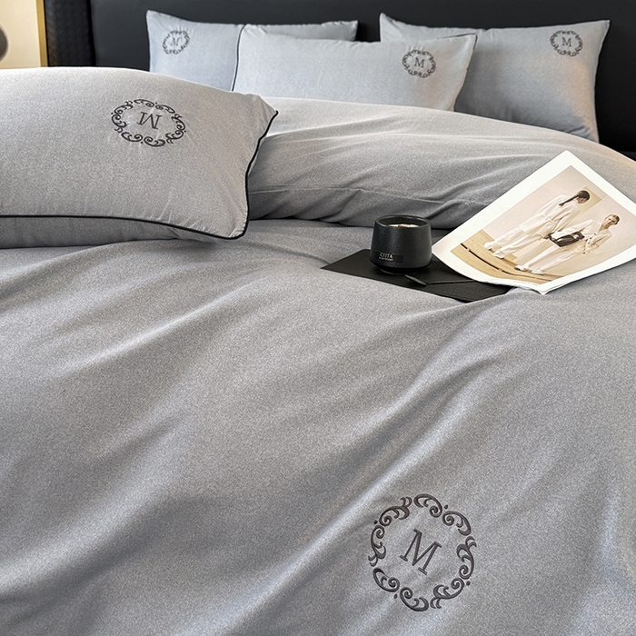 91家纺网 家纺一手货源 找家纺 梵克保罗 2026新款加厚肌理纹碳素磨毛刺绣嵌绳轻奢四件套-慕韵 慕韵-灰