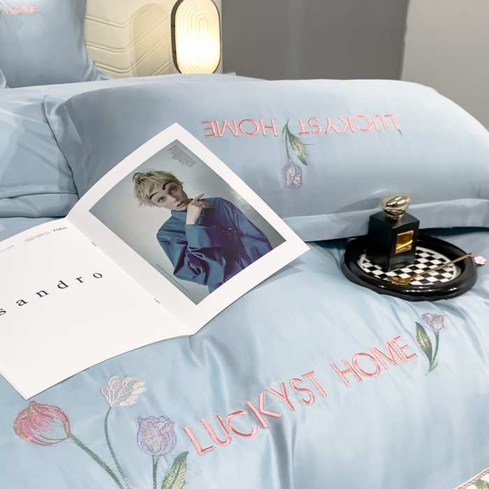 91家纺网 家纺一手货源 找家纺 梵克保罗 2026新款天丝双拼刺绣四件套-卡骆驰 卡骆驰-天空蓝