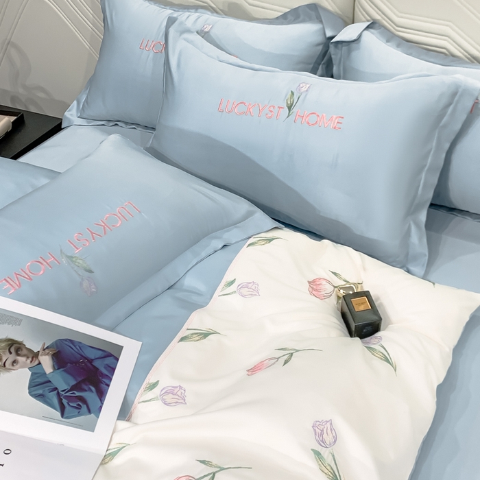 91家纺网 家纺一手货源 找家纺 梵克保罗 2026新款天丝双拼刺绣四件套-卡骆驰 卡骆驰-天空蓝