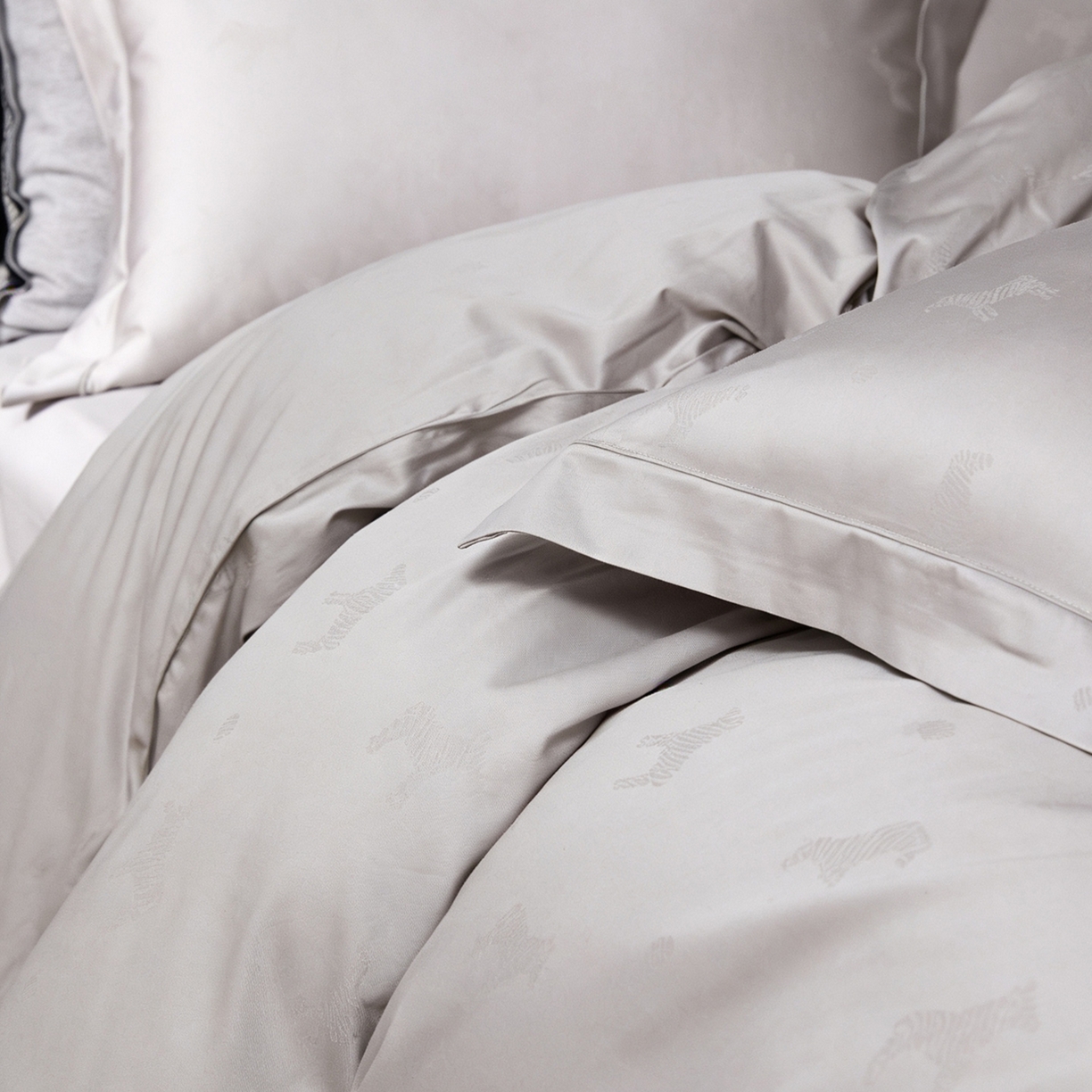 91家纺网 家纺一手货源 找家纺 栩裕纺织 2026新款100支全棉提花四件套 马到成功 月光灰