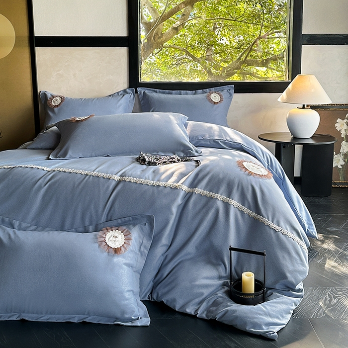 91家纺网 家纺一手货源 找家纺 梵克保罗 2026新款加厚肌理纹碳素磨毛刺绣贴布绣花边新中式四件套-奢香夫人 蓝色