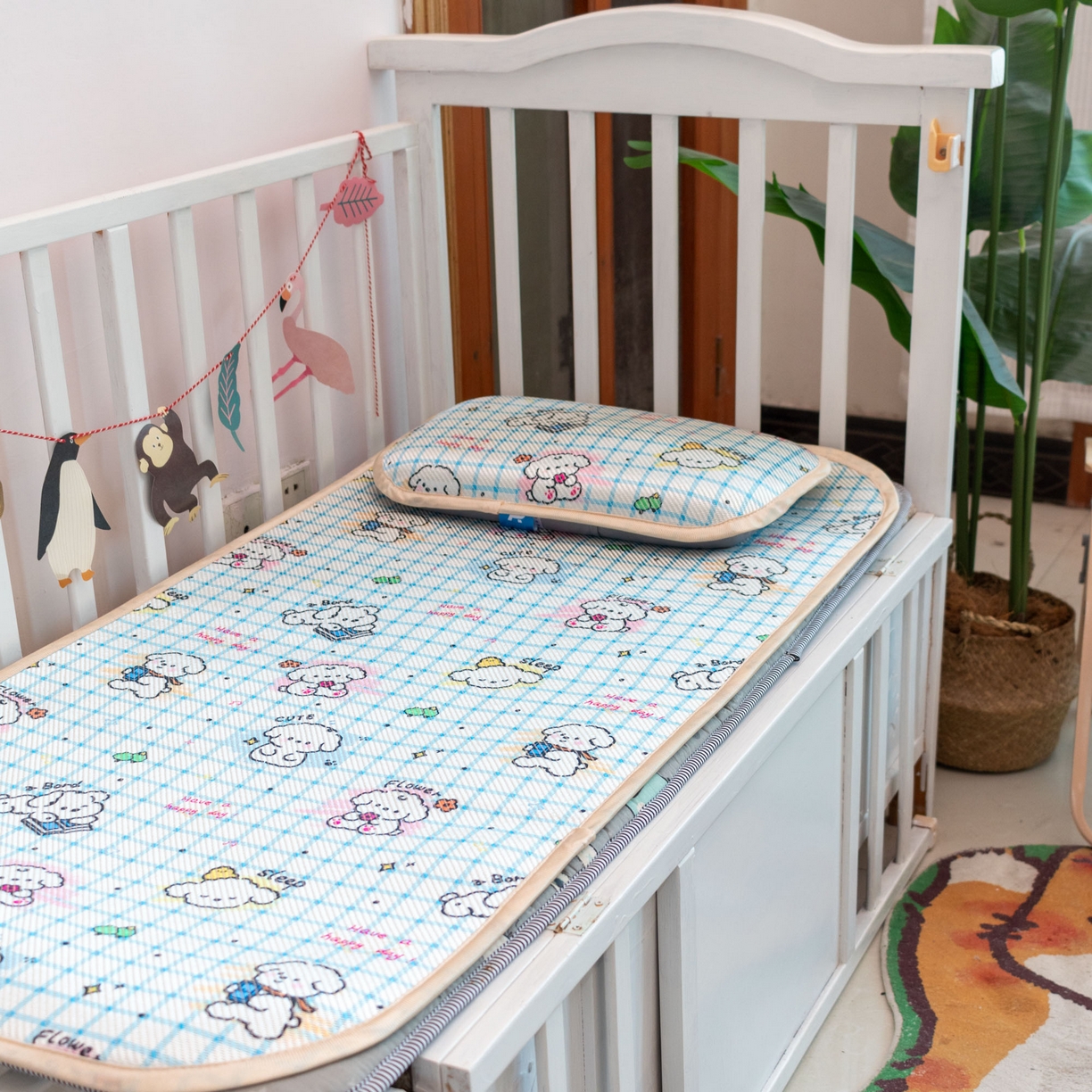 91家纺网 家纺一手货源 找家纺 欣宜家纺 2026春夏新款窄边儿童凉席 波点狗