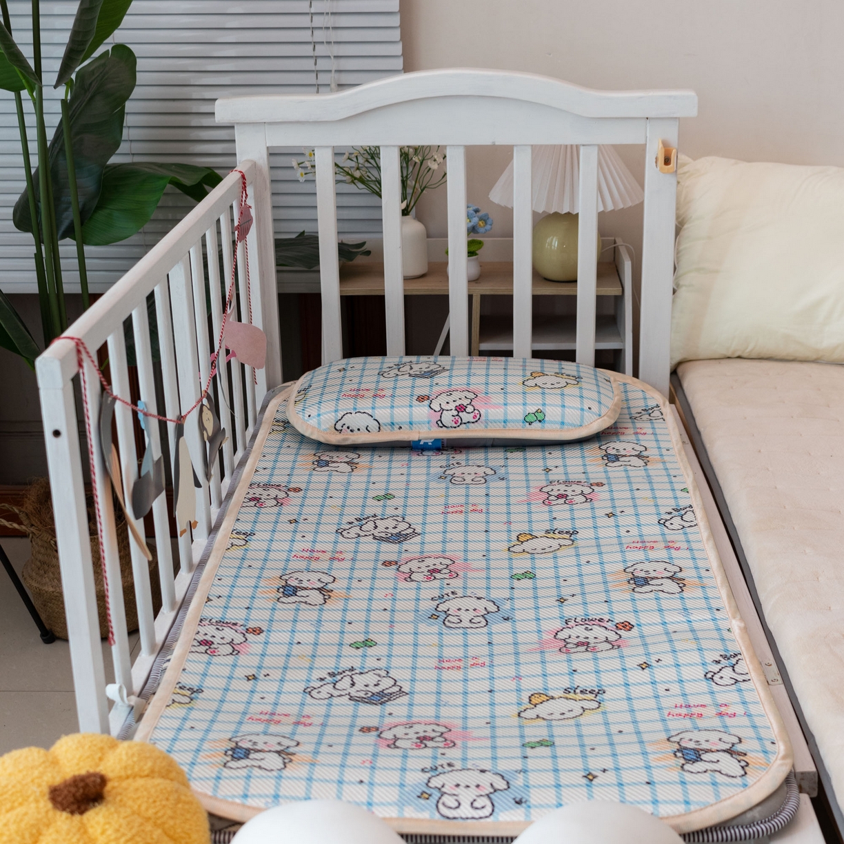 91家纺网 家纺一手货源 找家纺 欣宜家纺 2026春夏新款窄边儿童凉席 波点狗