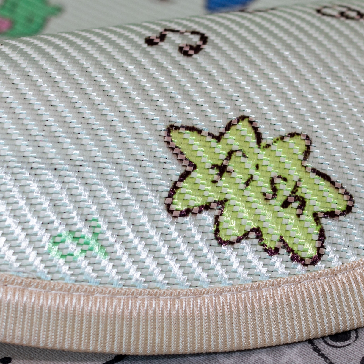 91家纺网 家纺一手货源 找家纺 欣宜家纺 2026春夏新款窄边儿童凉席 牛仔猫