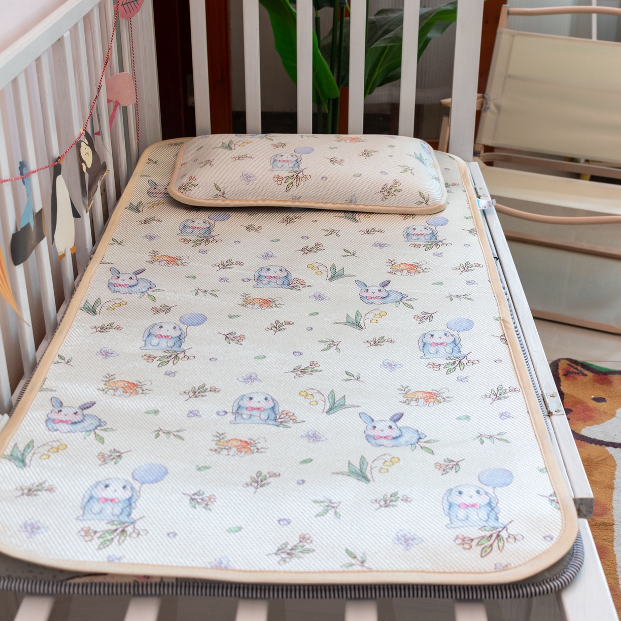 91家纺网 家纺一手货源 找家纺 欣宜家纺 2026春夏新款窄边儿童凉席 草丛兔