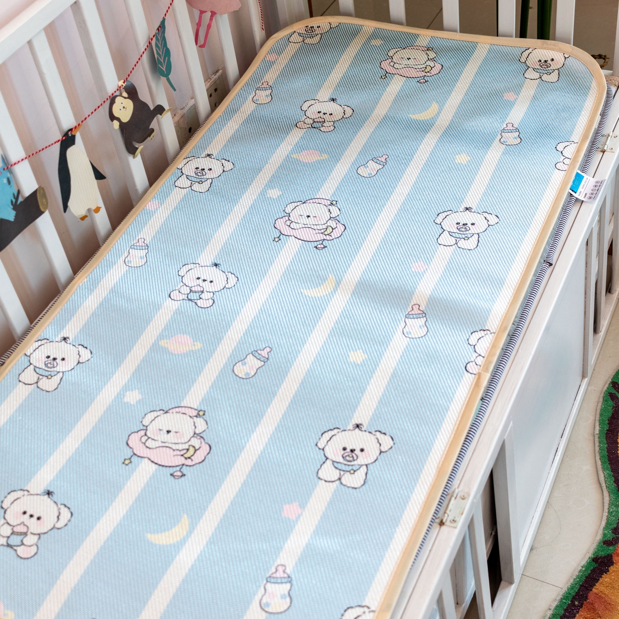 91家纺网 家纺一手货源 找家纺 欣宜家纺 2026春夏新款窄边儿童凉席 小奶瓶