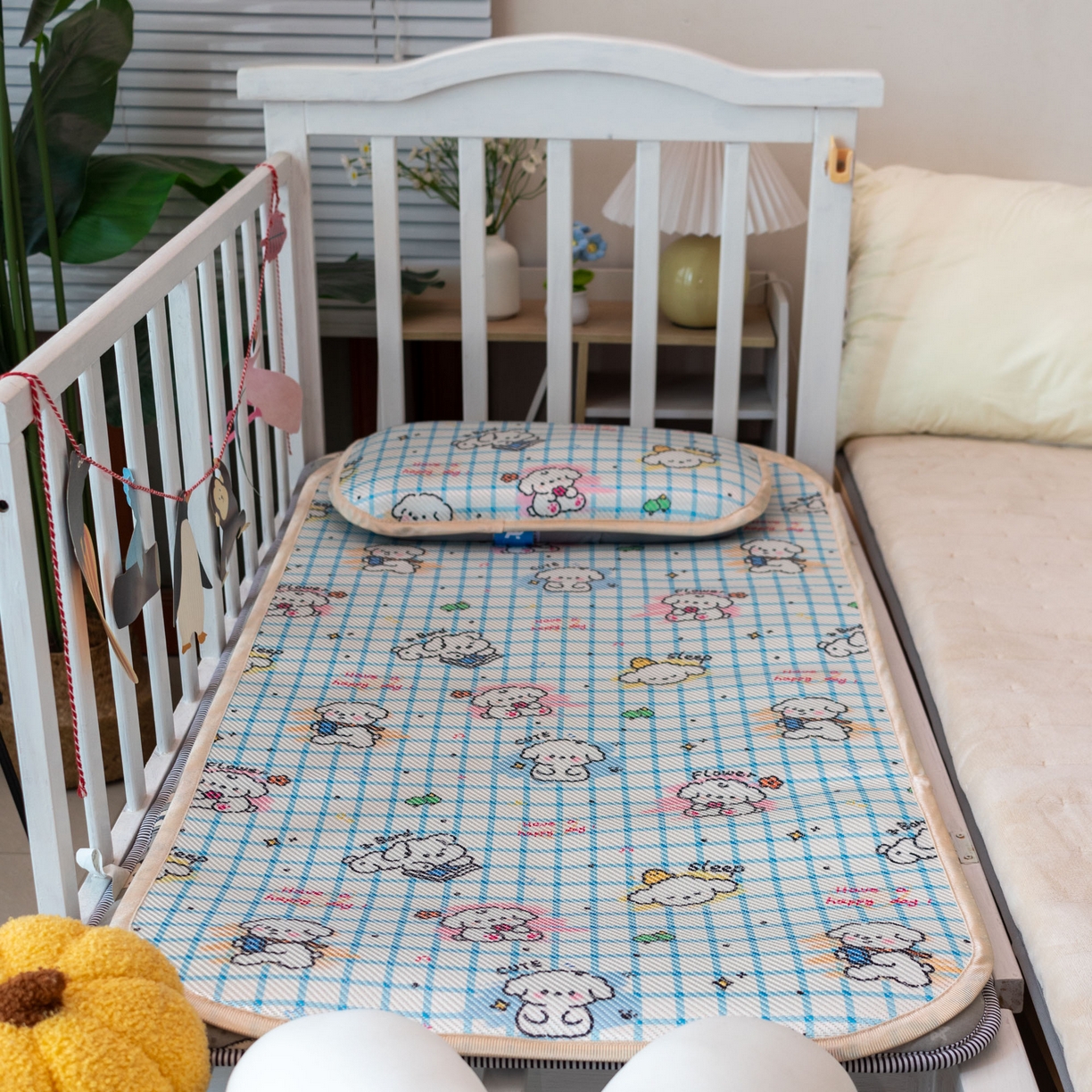 91家纺网 家纺一手货源 找家纺 欣宜家纺 2026春夏新款窄边儿童凉席 波点狗