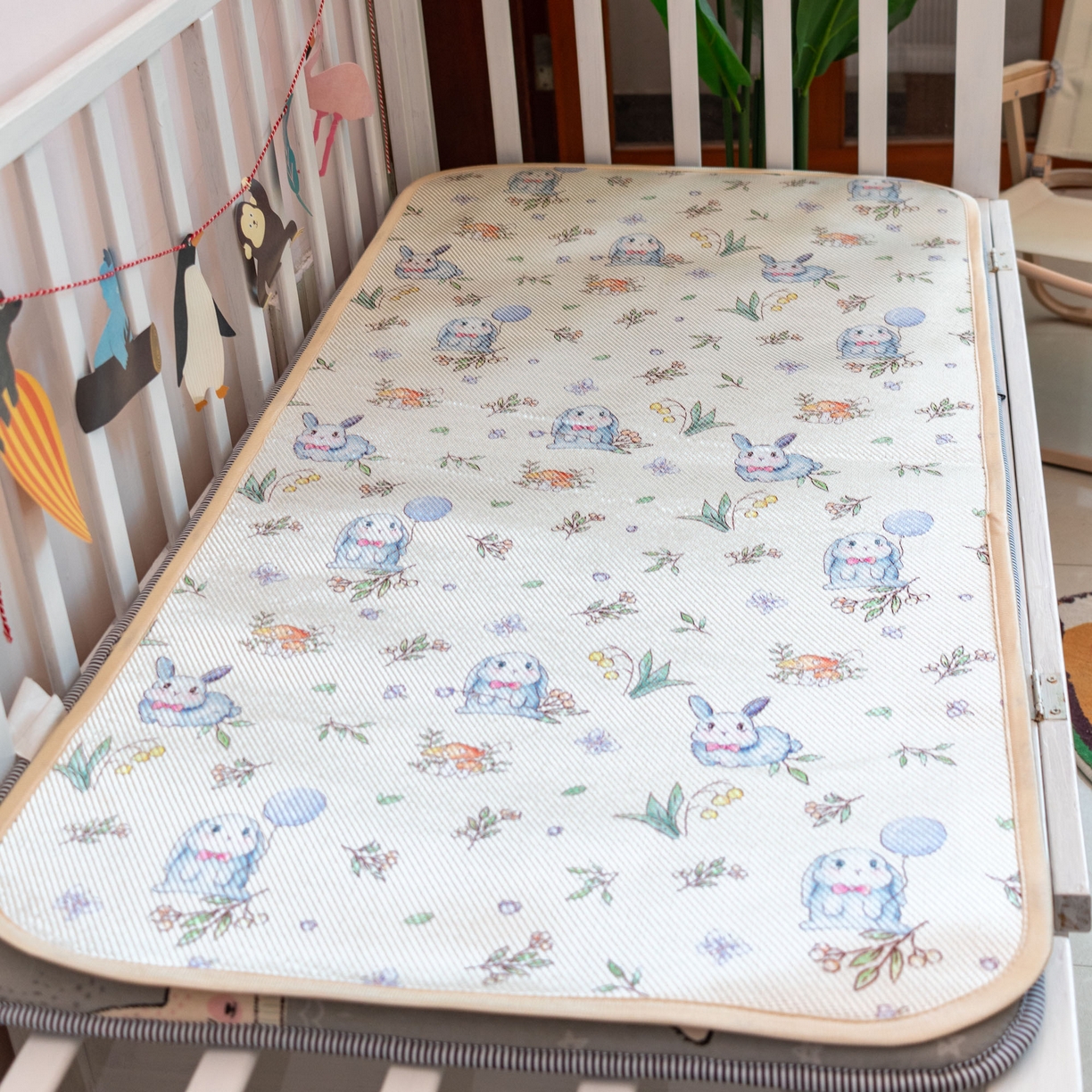 91家纺网 家纺一手货源 找家纺 欣宜家纺 2026春夏新款窄边儿童凉席 草丛兔