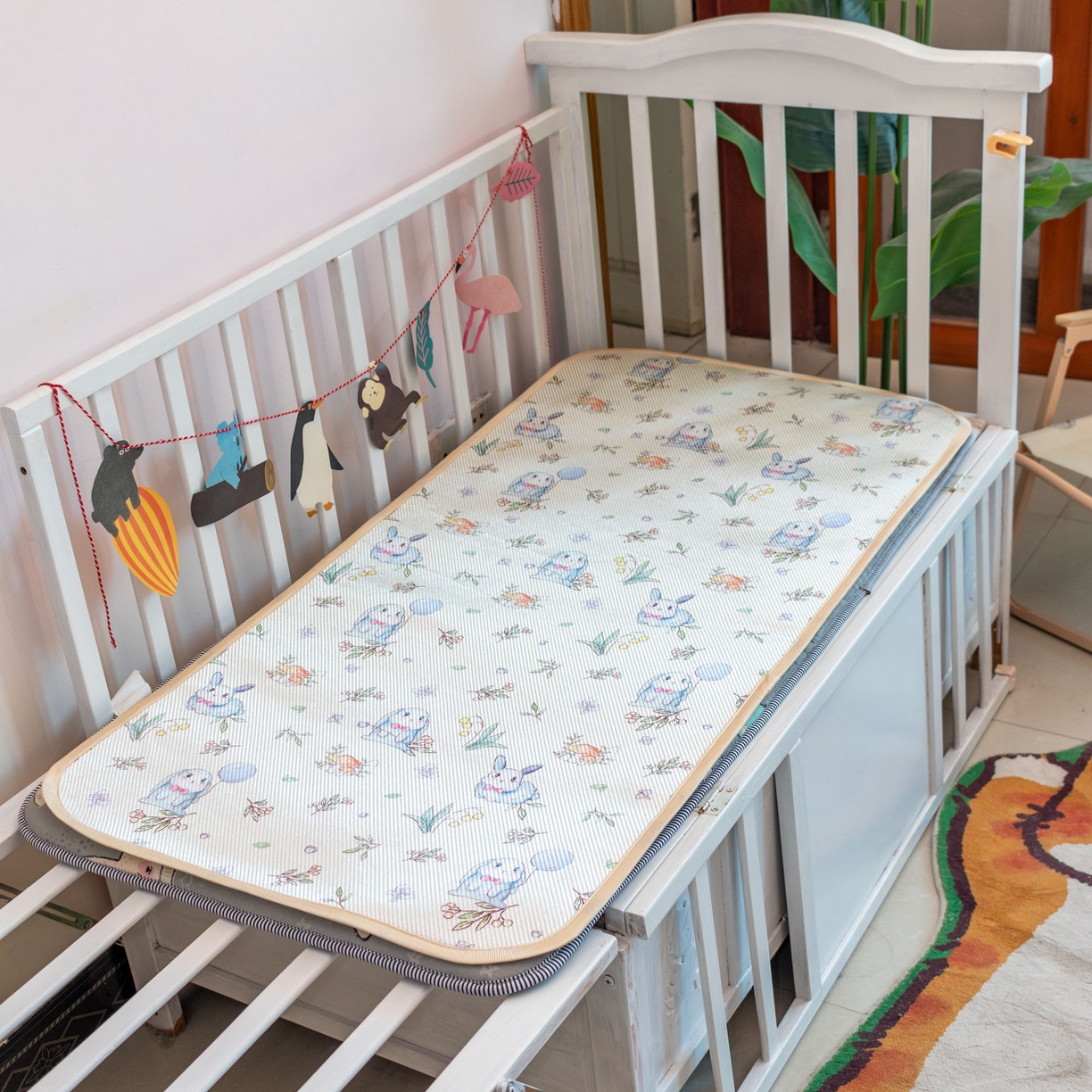 91家纺网 家纺一手货源 找家纺 欣宜家纺 2026春夏新款窄边儿童凉席 草丛兔