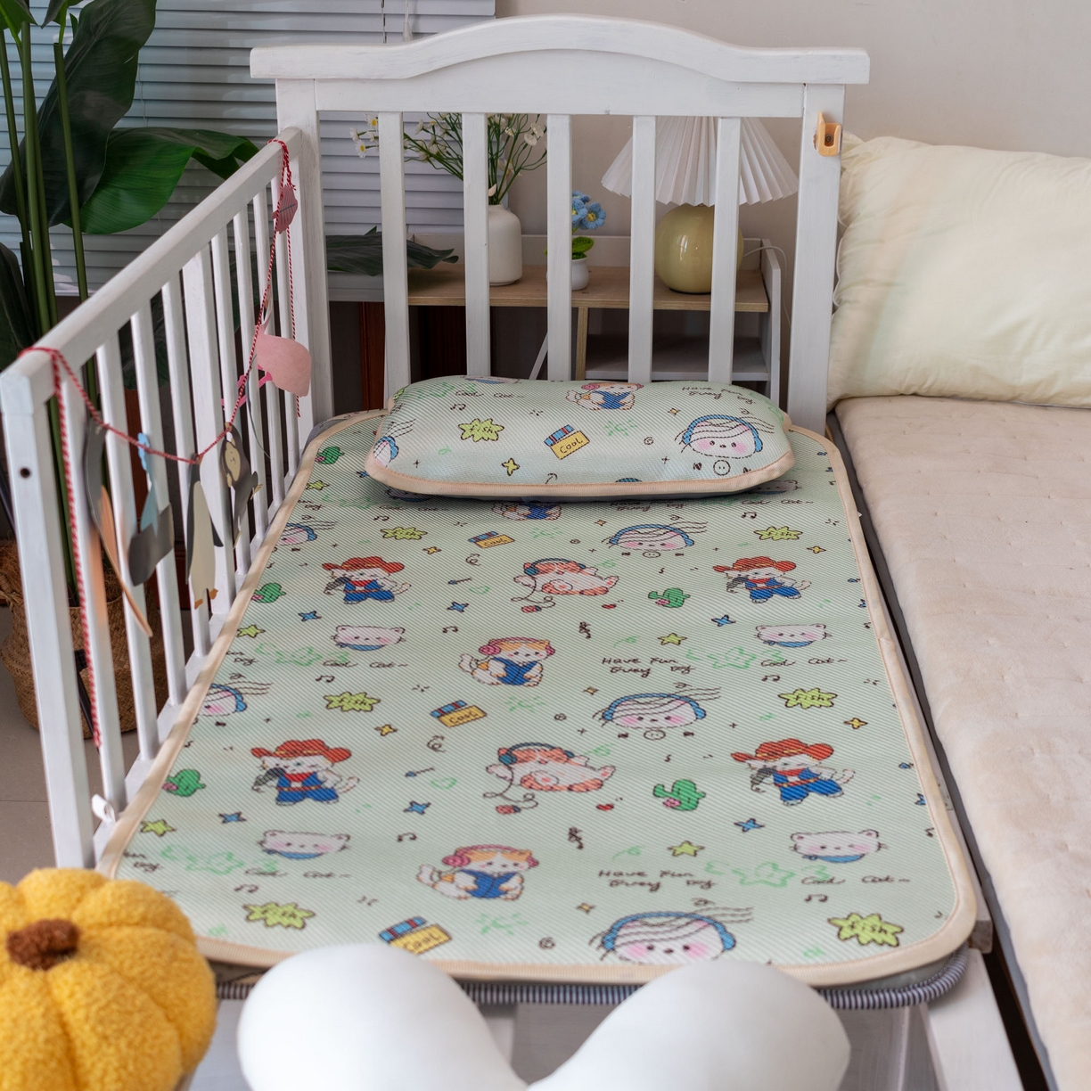 91家纺网 家纺一手货源 找家纺 欣宜家纺 2026春夏新款窄边儿童凉席 牛仔猫