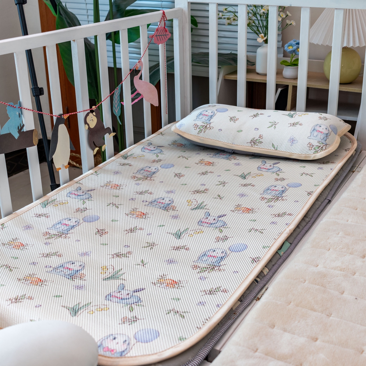 91家纺网 家纺一手货源 找家纺 欣宜家纺 2026春夏新款窄边儿童凉席 草丛兔