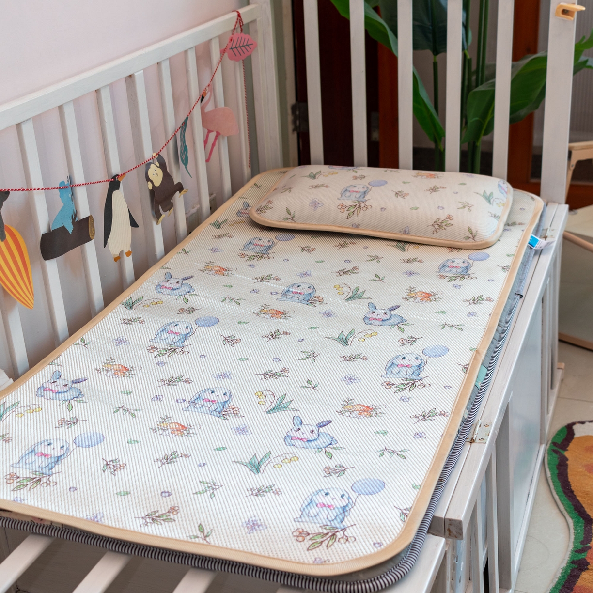 91家纺网 家纺一手货源 找家纺 欣宜家纺 2026春夏新款窄边儿童凉席 草丛兔