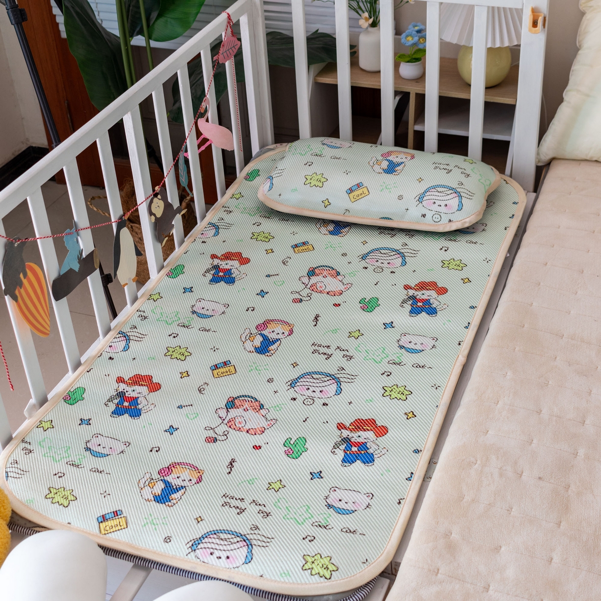 91家纺网 家纺一手货源 找家纺 欣宜家纺 2026春夏新款窄边儿童凉席 牛仔猫