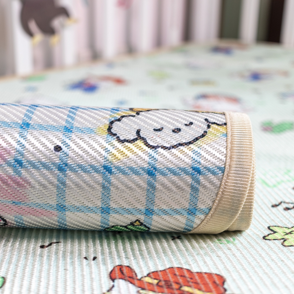 91家纺网 家纺一手货源 找家纺 欣宜家纺 2026春夏新款窄边儿童凉席 波点狗