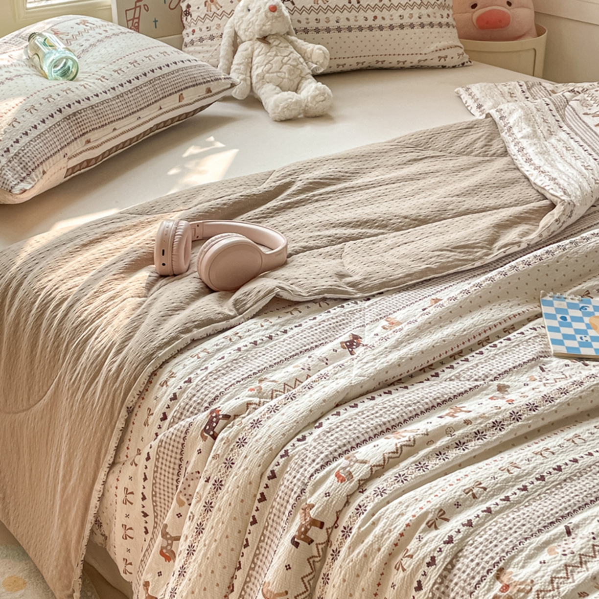 91家纺网 家纺一手货源 找家纺 云玲时尚 2026新款A类大豆纤维费尔岛系列夏被夏凉被空调被 费尔岛小马