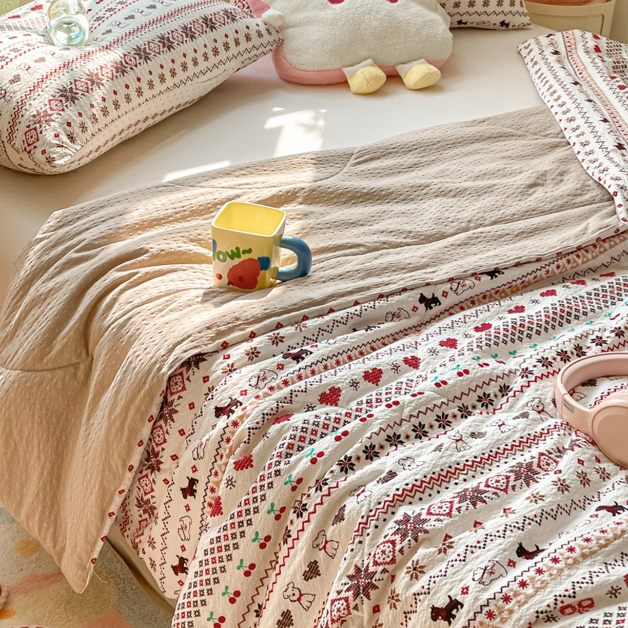 91家纺网 家纺一手货源 找家纺 云玲时尚 2026新款A类大豆纤维费尔岛系列夏被夏凉被空调被 红棕萌狗