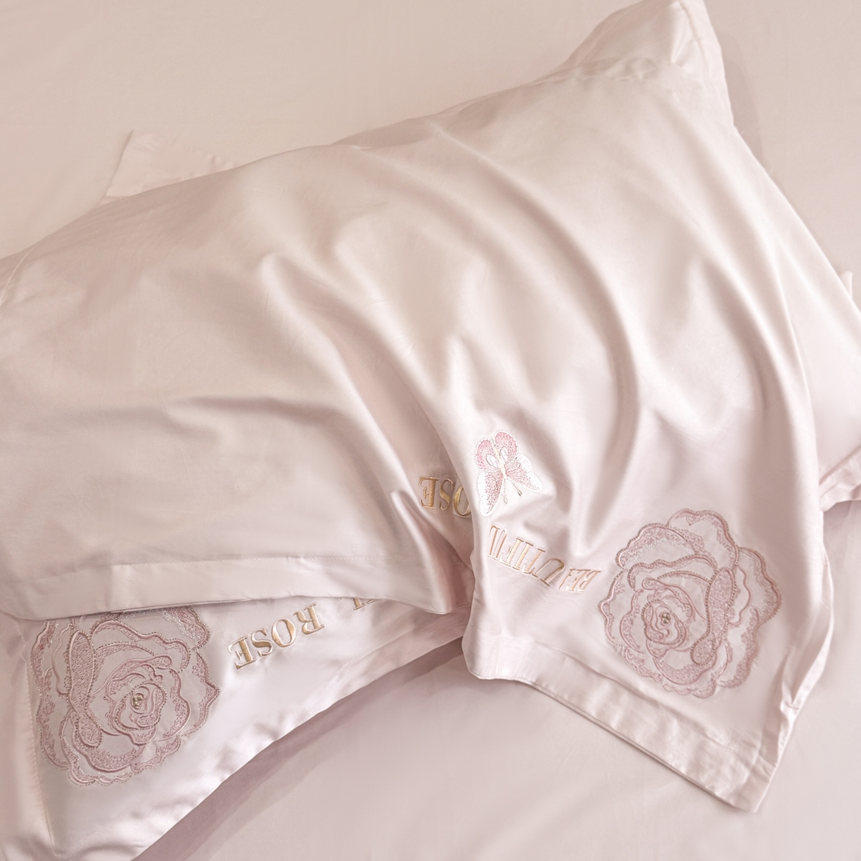 91家纺网 家纺一手货源 找家纺 绘萱家居 2026直播爆款纯棉100%全棉纯棉绣花四件套圆角吊边床单款纯色百分百 艾丽雅-粉