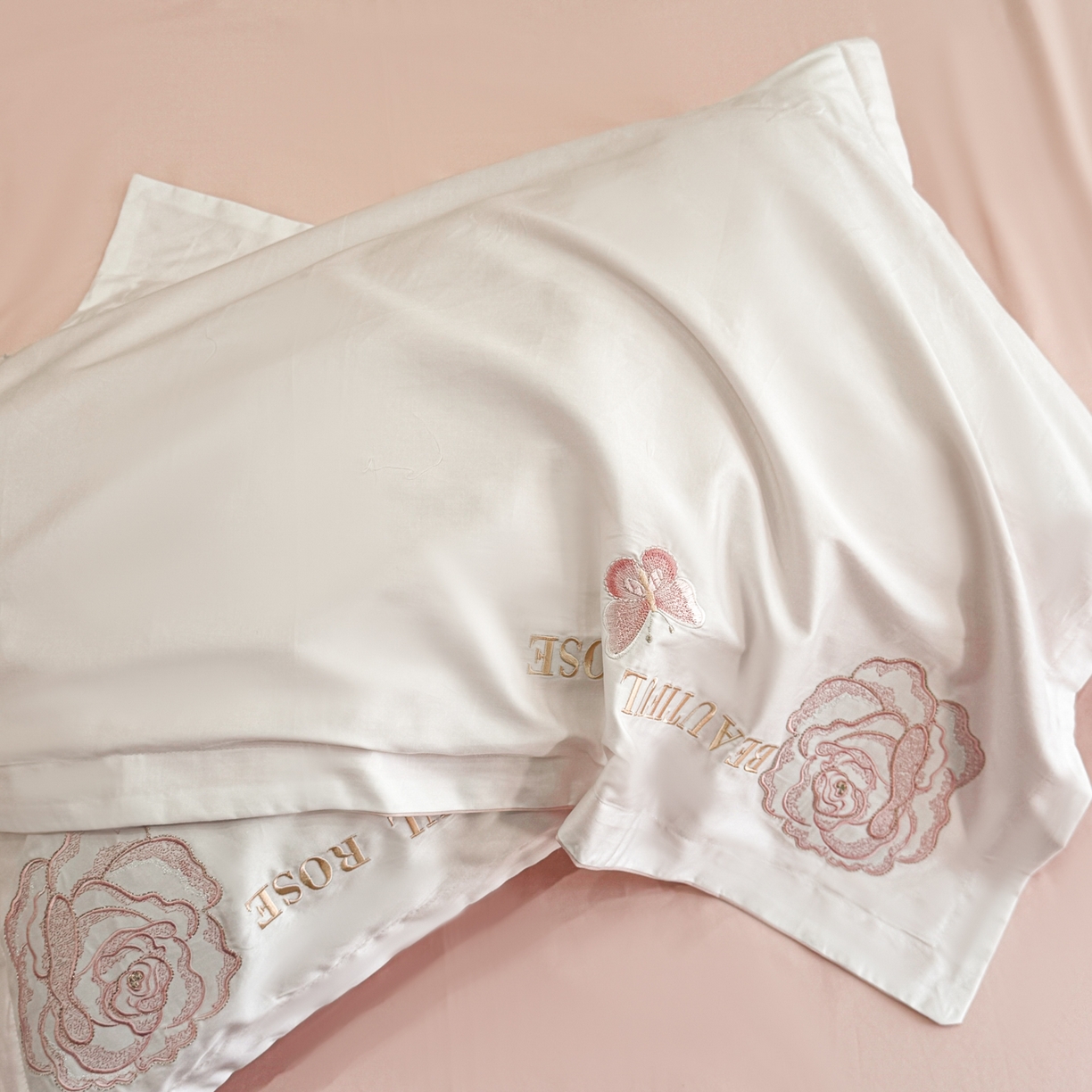 91家纺网 家纺一手货源 找家纺 绘萱家居 2026直播爆款纯棉100%全棉纯棉绣花四件套圆角吊边床单款纯色百分百 艾丽雅-奶白粉