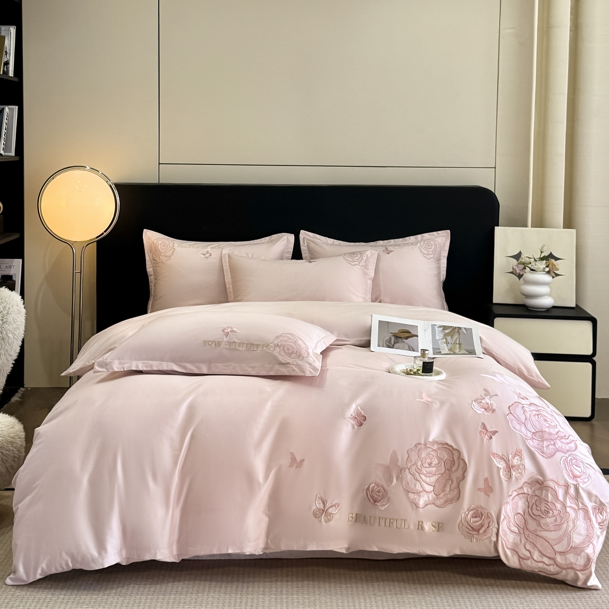 91家纺网 家纺一手货源 找家纺 绘萱家居 2026直播爆款纯棉100%全棉纯棉绣花四件套圆角吊边床单款纯色百分百 艾丽雅-粉