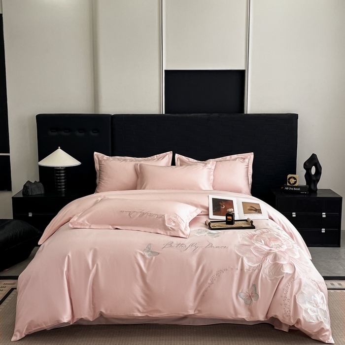 91家纺网 家纺一手货源 找家纺 绘萱家居 2026直播爆款纯棉100%全棉纯棉绣花四件套圆角吊边床单款纯色百分百 蝶舞牡丹-粉