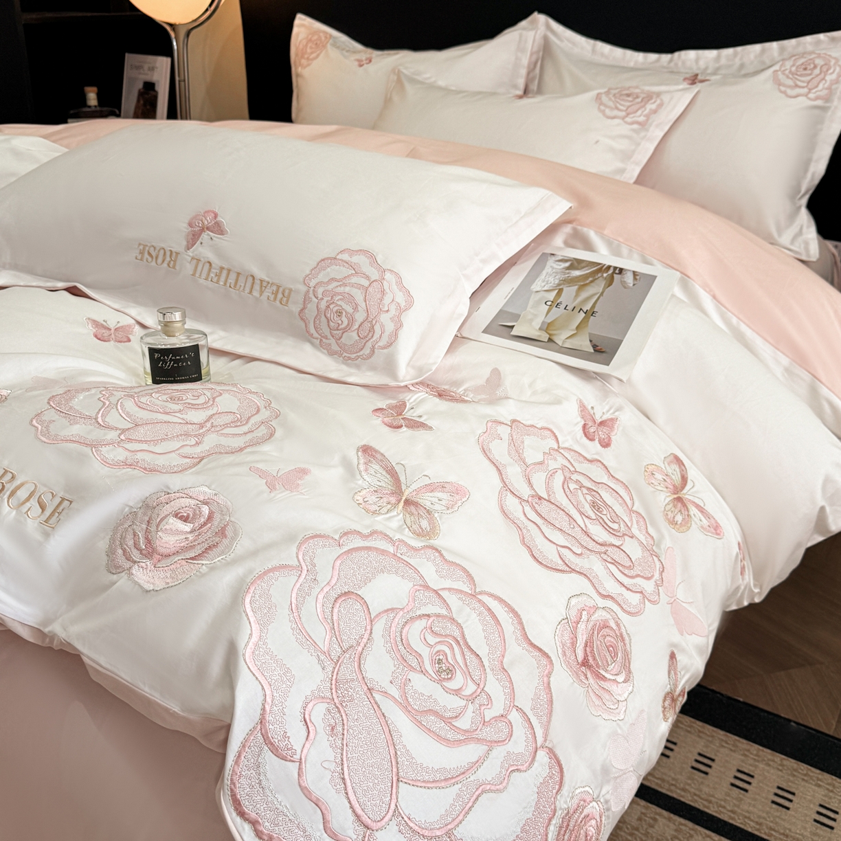 91家纺网 家纺一手货源 找家纺 绘萱家居 2026直播爆款纯棉100%全棉纯棉绣花四件套圆角吊边床单款纯色百分百 艾丽雅-奶白粉