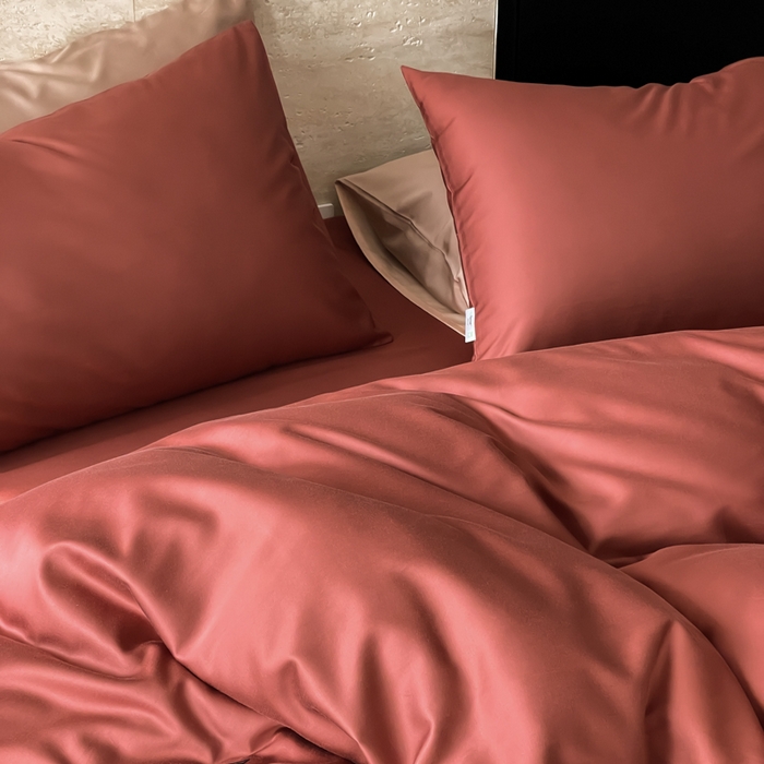 91家纺网 家纺一手货源 找家纺 禾时 2026新款兰精天丝棉纯色双拼四件套 朱砂红