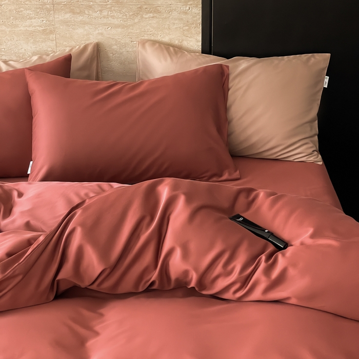 91家纺网 家纺一手货源 找家纺 禾时 2026新款兰精天丝棉纯色双拼四件套 朱砂红