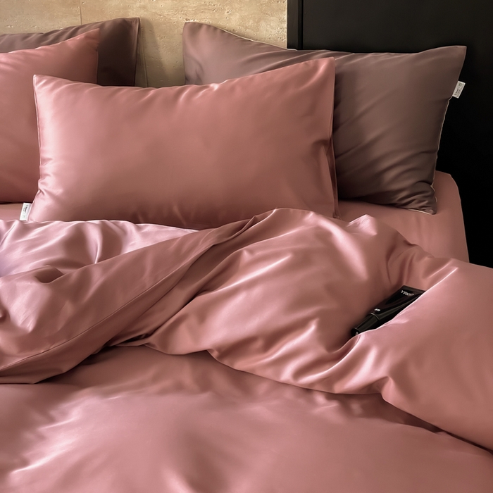 91家纺网 家纺一手货源 找家纺 禾时 2026新款兰精天丝棉纯色双拼四件套 覆盆子