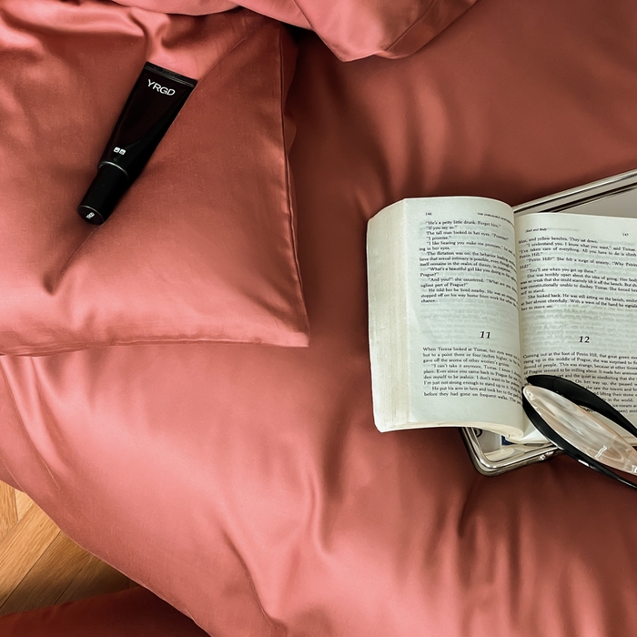 91家纺网 家纺一手货源 找家纺 禾时 2026新款兰精天丝棉纯色双拼四件套 朱砂红