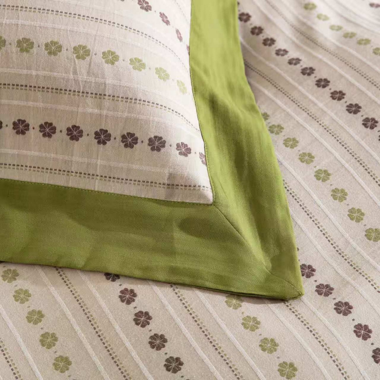 91家纺网 家纺一手货源 找家纺 仰望棉麻双层纱供应链 2026新款全棉纯棉色织提花飞边款四件套-绿漪泛舟 绿漪枫舟-飞边款