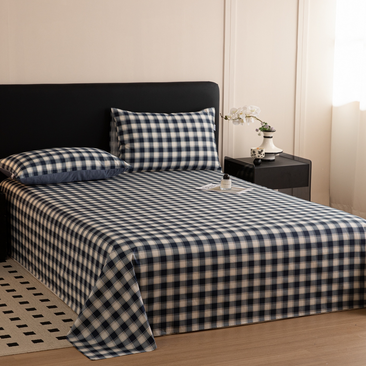 91家纺网 家纺一手货源 找家纺 简宜家居（朝初家纺） 2026新款40支13070全棉简约格子系列A版床单 藏青学院