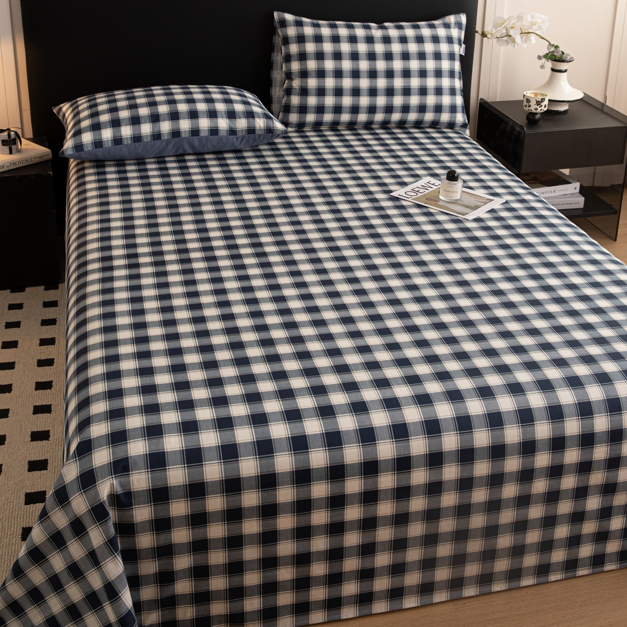 91家纺网 家纺一手货源 找家纺 简宜家居（朝初家纺） 2026新款40支13070全棉简约格子系列A版床单 藏青学院