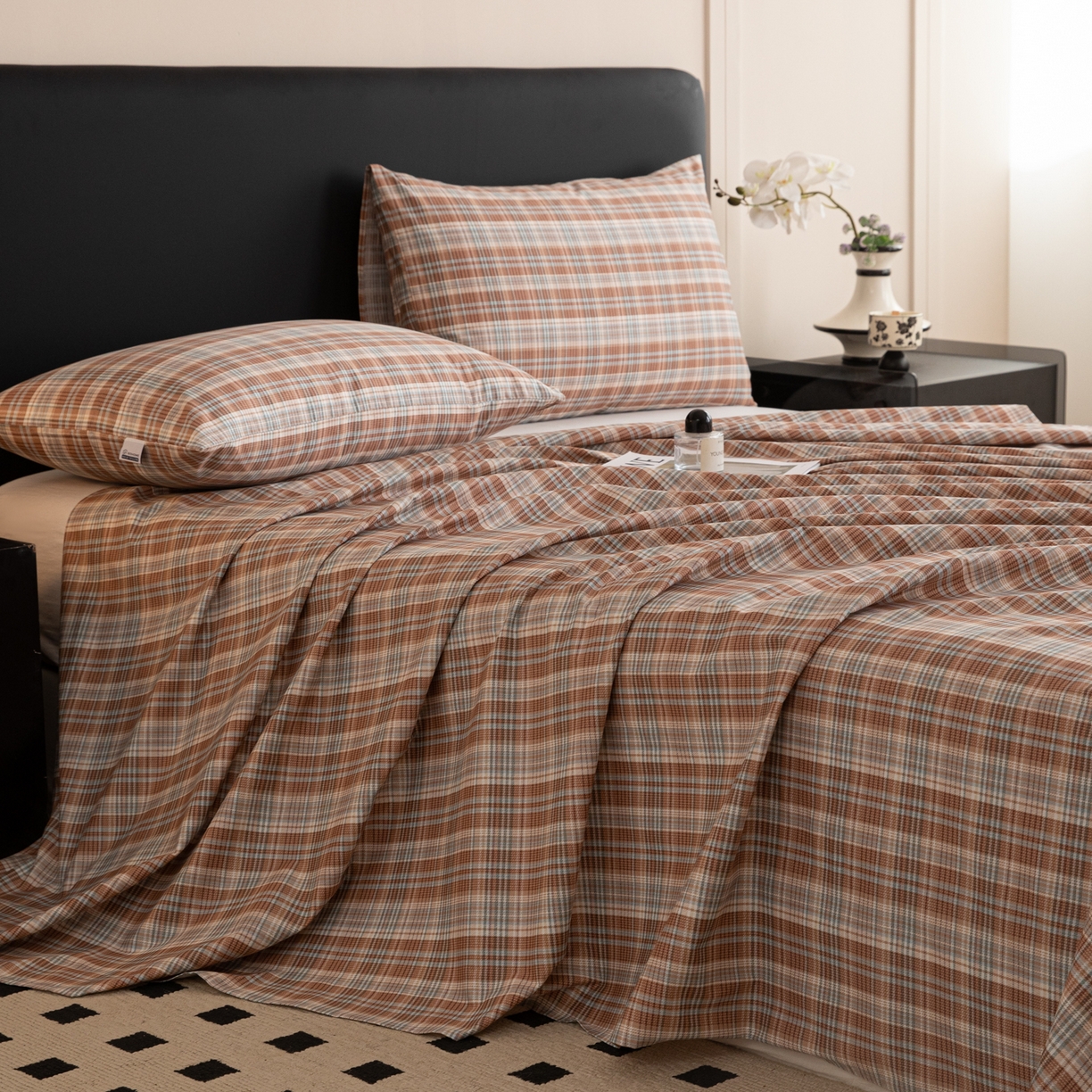 91家纺网 家纺一手货源 找家纺 简宜家居（朝初家纺） 2026新款40支13070全棉简约格子系列A版床单 赤茶格