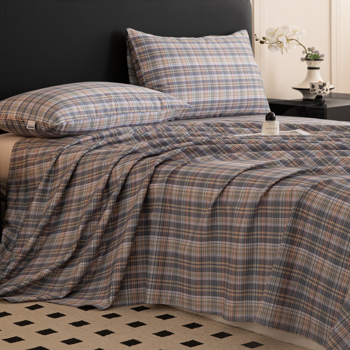 91家纺网 家纺一手货源 找家纺 简宜家居（朝初家纺） 2026新款40支13070全棉简约格子系列A版床单 雾蓝格