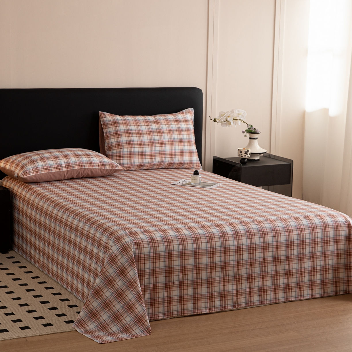91家纺网 家纺一手货源 找家纺 简宜家居（朝初家纺） 2026新款40支13070全棉简约格子系列A版床单 英伦-焦糖