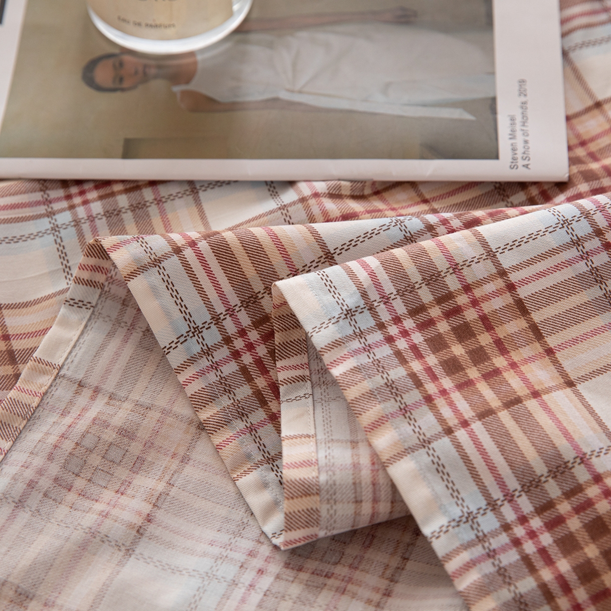 91家纺网 家纺一手货源 找家纺 简宜家居（朝初家纺） 2026新款40支13070全棉简约格子系列A版床单 英伦-焦糖