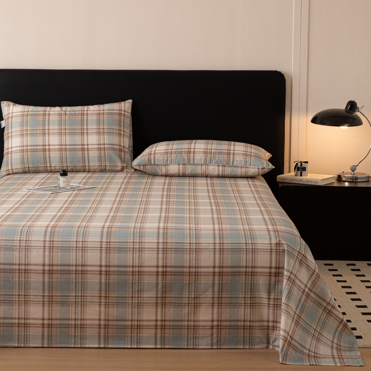 91家纺网 家纺一手货源 找家纺 简宜家居（朝初家纺） 2026新款40支13070全棉简约格子系列A版床单 英伦-蓝咖