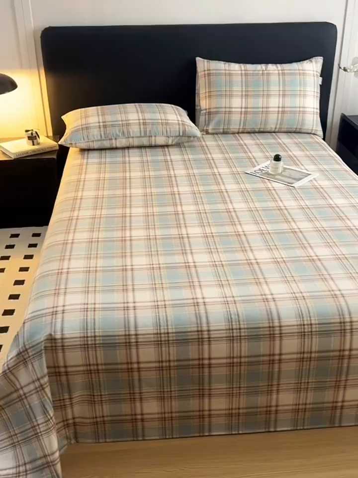 91家纺网 家纺一手货源 找家纺 简宜家居（朝初家纺） 2026新款40支13070全棉简约格子系列A版床单 英伦-蓝咖
