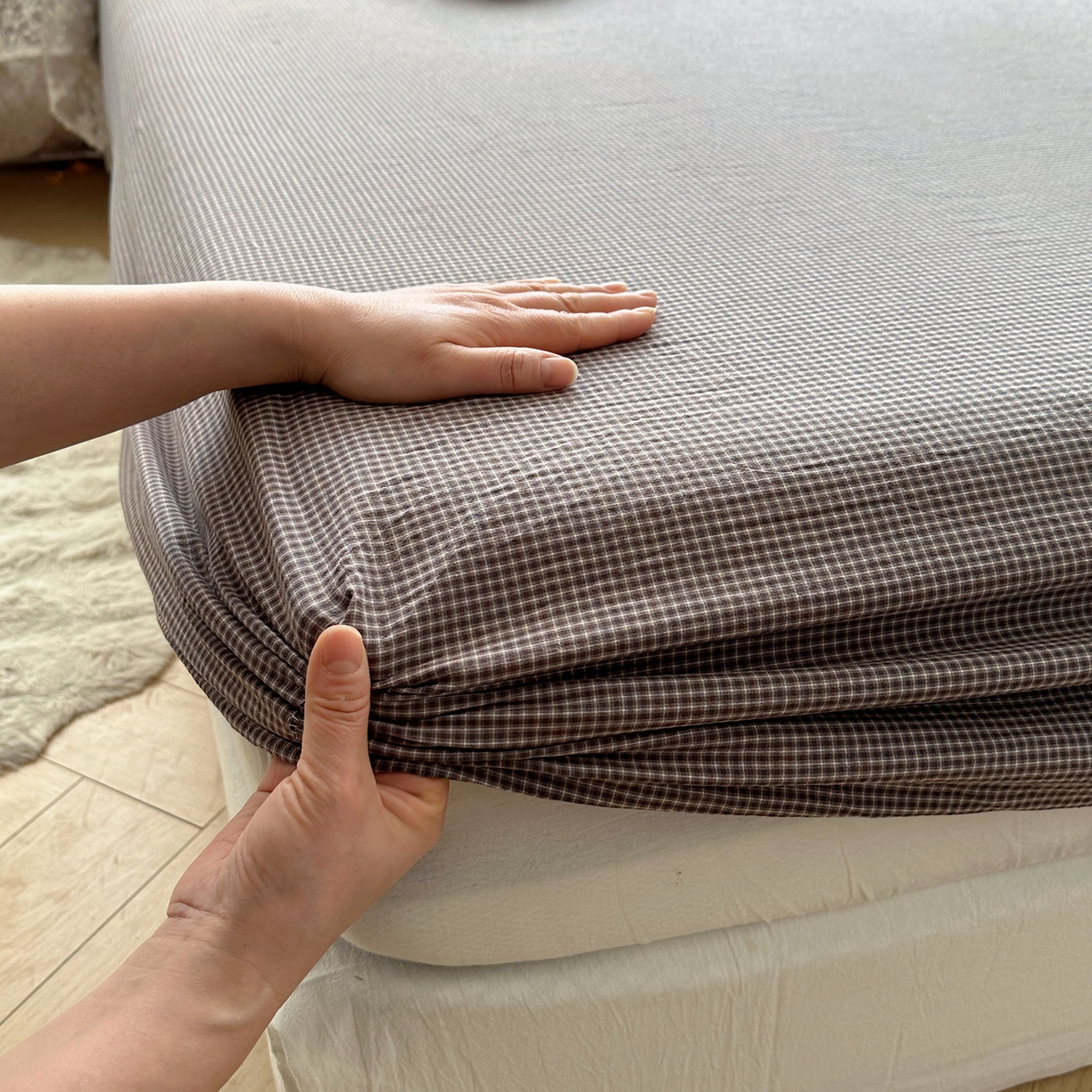 91家纺网 家纺一手货源 找家纺 六巷胡同 2026新款A类全棉纯棉水洗棉色织格子单品床笠 床笠单件 觅影-棕格