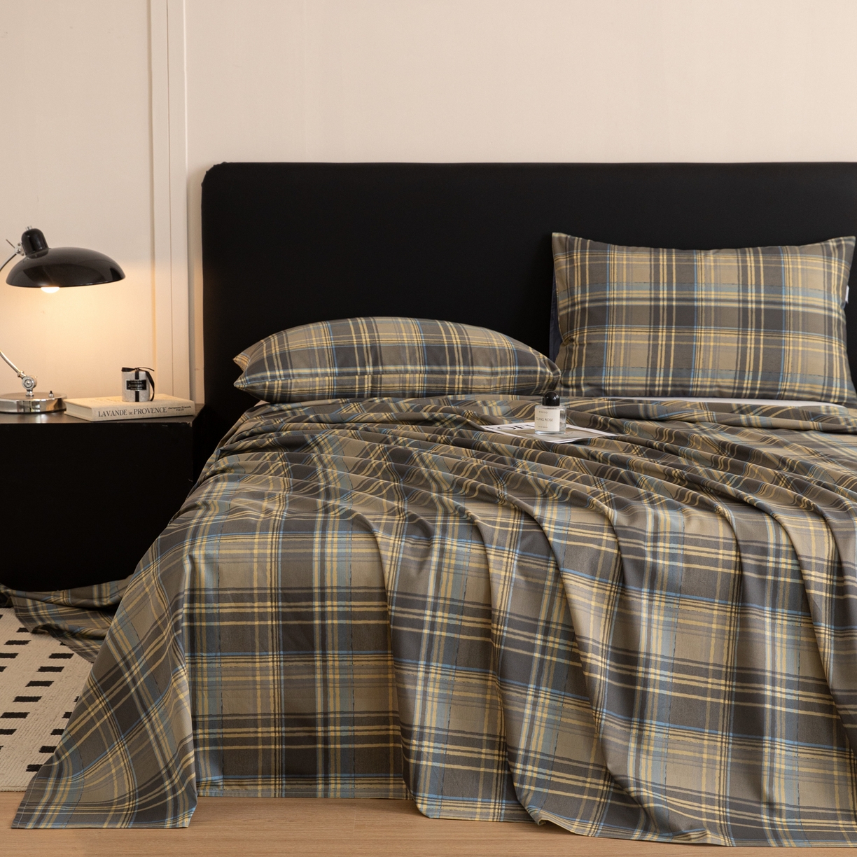 91家纺网 家纺一手货源 找家纺 简宜家居（朝初家纺） 2026新款40支13070全棉简约格子系列A版床单 英伦-青澜