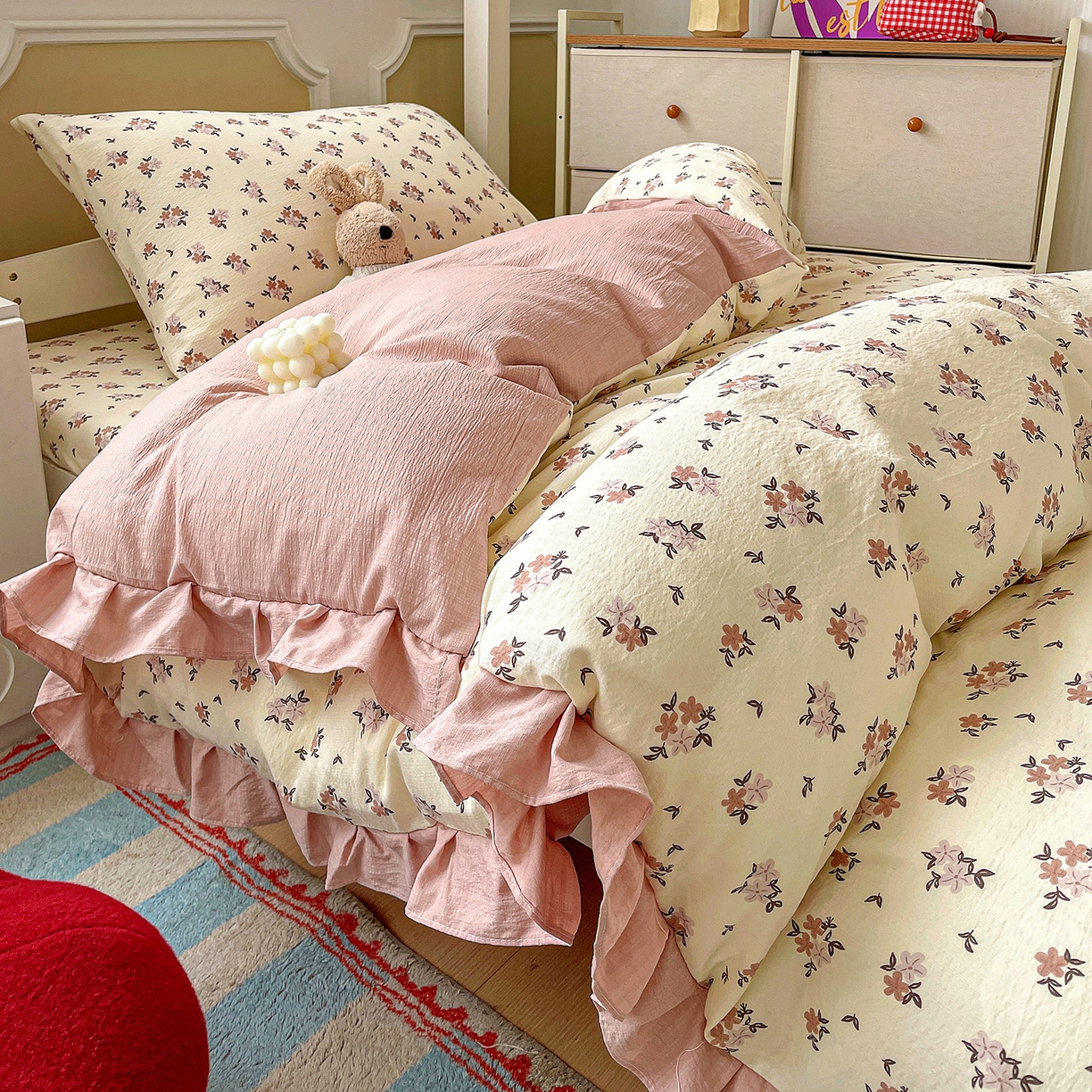 91家纺网 家纺一手货源 找家纺 （总）纽缦家纺 2026新款云感提花双层纱学生床韩版床单床笠三四件套