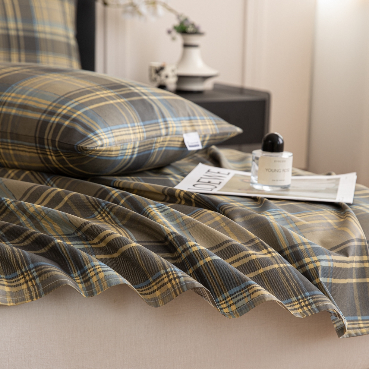 91家纺网 家纺一手货源 找家纺 简宜家居（朝初家纺） 2026新款40支13070全棉简约格子系列A版床单 英伦-青澜