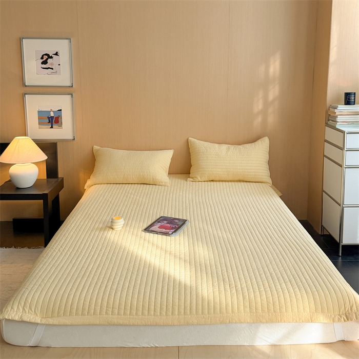 91家纺网 家纺一手货源 找家纺 乐野家居 2026新款韩风系列高密度色织全棉纯棉绗缝床盖 松紧防滑床单 芝士黄