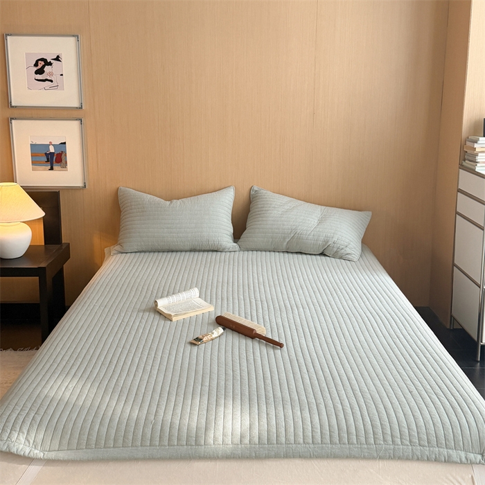 91家纺网 家纺一手货源 找家纺 乐野家居 2026新款韩风系列高密度色织全棉纯棉绗缝床盖 松紧防滑床单 治愈蓝