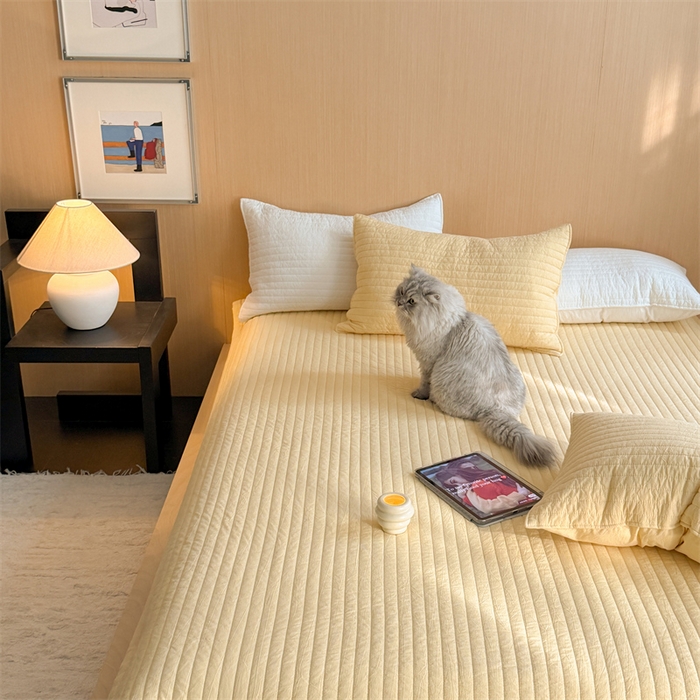 91家纺网 家纺一手货源 找家纺 乐野家居 2026新款韩风系列高密度色织全棉纯棉绗缝床盖 松紧防滑床单 芝士黄