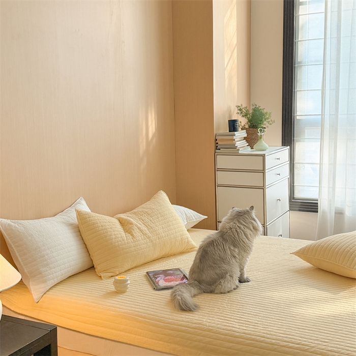 91家纺网 家纺一手货源 找家纺 乐野家居 2026新款韩风系列高密度色织全棉纯棉绗缝床盖 松紧防滑床单 芝士黄