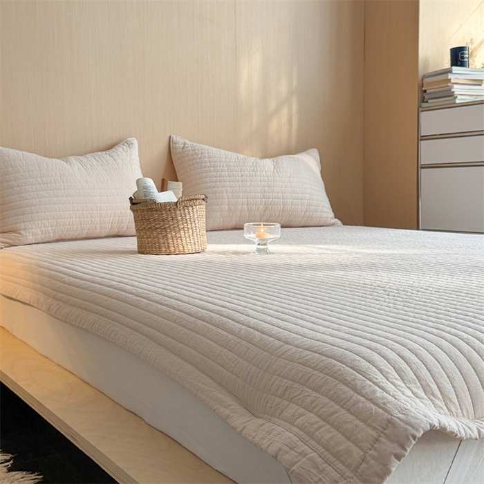 91家纺网 家纺一手货源 找家纺 乐野家居 2026新款韩风系列高密度色织全棉纯棉绗缝床盖 松紧防滑床单 黄油色