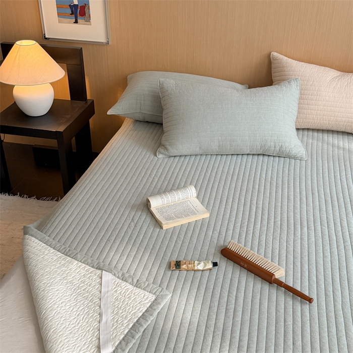 91家纺网 家纺一手货源 找家纺 乐野家居 2026新款韩风系列高密度色织全棉纯棉绗缝床盖 松紧防滑床单 治愈蓝