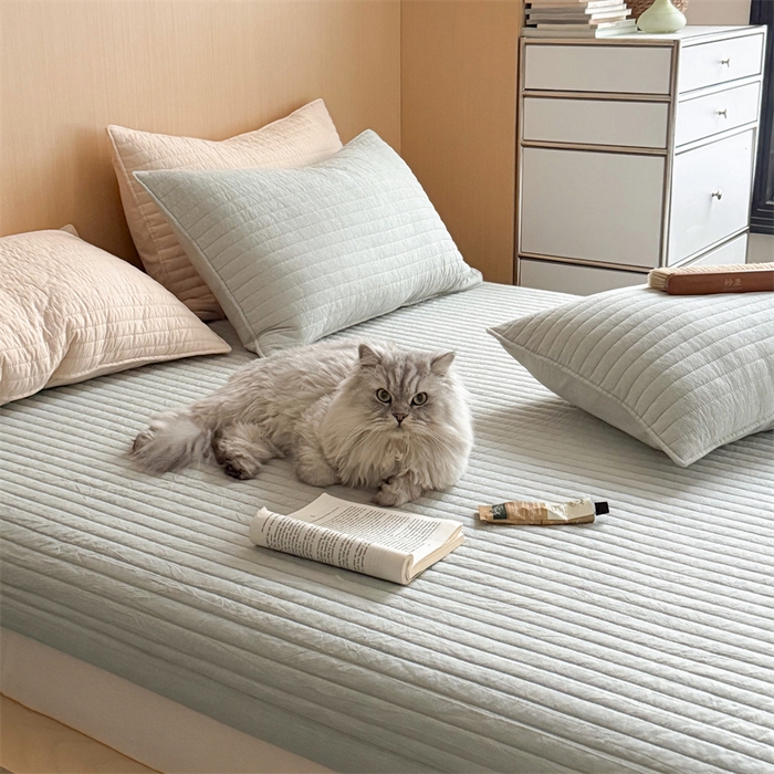 91家纺网 家纺一手货源 找家纺 乐野家居 2026新款韩风系列高密度色织全棉纯棉绗缝床盖 松紧防滑床单 治愈蓝