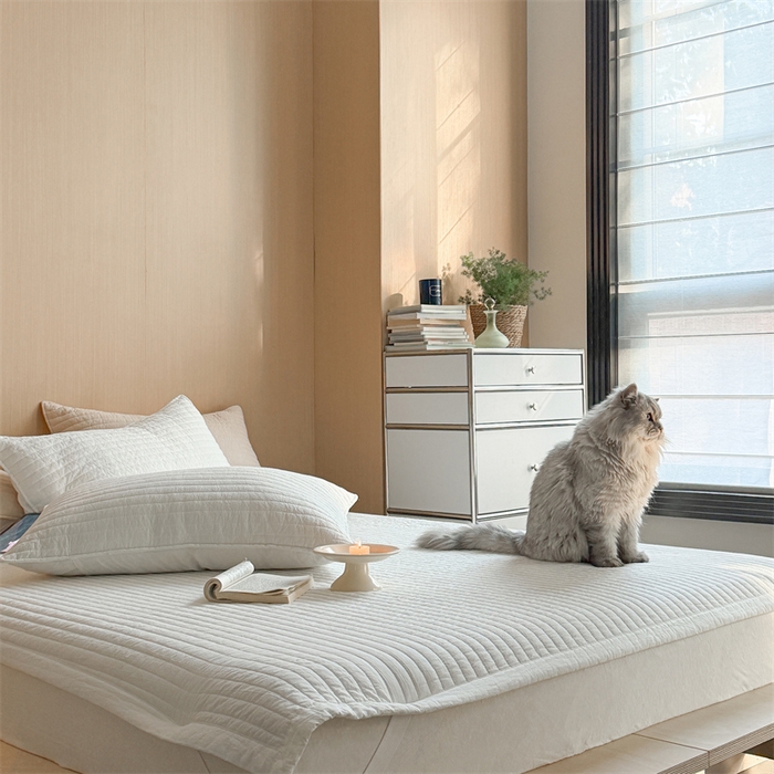 91家纺网 家纺一手货源 找家纺 乐野家居 2026新款韩风系列高密度色织全棉纯棉绗缝床盖 松紧防滑床单 白色